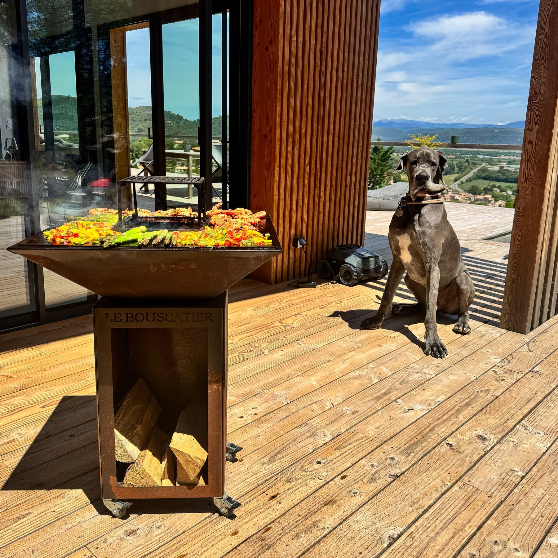 Lou provençau - Brasero plancha en acier corten avec rangement bûches - grille et stop food inclus